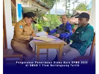 Pengecekan Penerimaan Siswa Baru SPMB 2025 di SMAN 1 Tiom Berlangsung Tertib