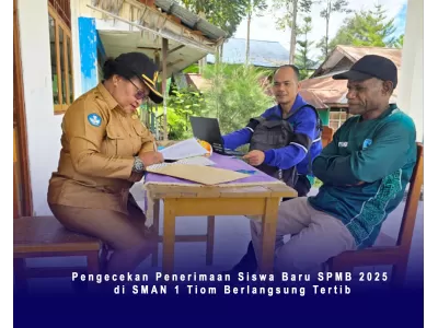 Pengecekan Penerimaan Siswa Baru SPMB 2025 di SMAN 1 Tiom Berlangsung Tertib