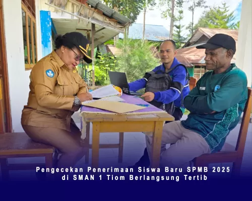 Pengecekan Penerimaan Siswa Baru SPMB 2025 di SMAN 1 Tiom Berlangsung Tertib
