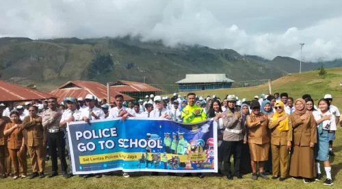 Cara Edukasi Tertib Berlalulintas Ala Polres Lanny Jaya Melalui Program Police Go To School